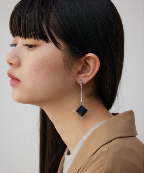 AZUL BY MOUSSY（アズールバイマウジー） ピアス アクリル×メタル