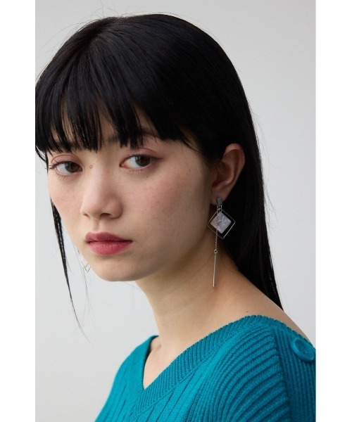 AZUL BY MOUSSY（アズールバイマウジー） ピアス アクリル×メタル 
