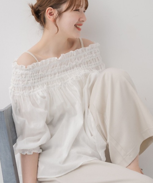 本日限定セール‼️Lovilyn ラヴィリン 2wayきらきらオフショルブラウス Lovilyn ラヴィリン 2wayきらきらオフショルブラウス