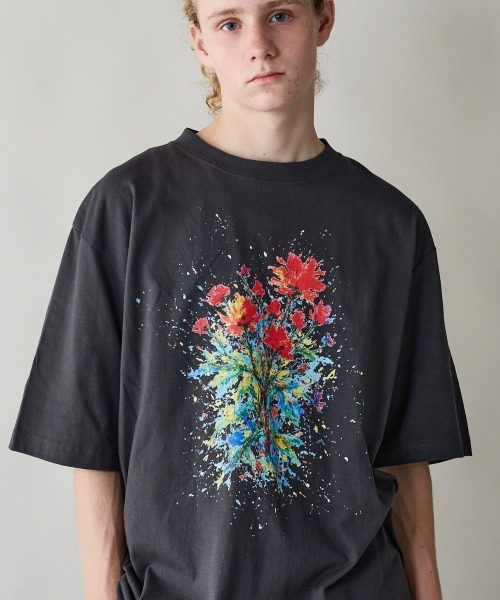 rehacer（レアセル） tシャツ : Burst Flower Relax Fit T-shirt