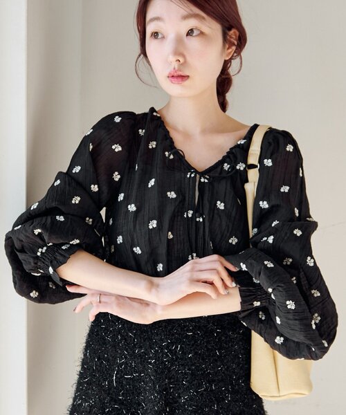 Kastane ✴︎ 小花柄ブラウス Kastane】花柄シャーリングスクエアブラウス | OUTLET(アウトレット