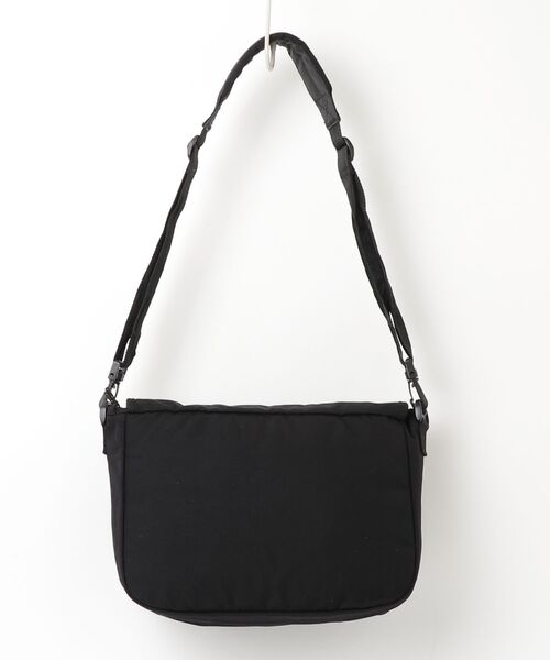 「EASTPAK」 ワンポイントメッセンジャーバッグ - ブラック メンズ_画像2