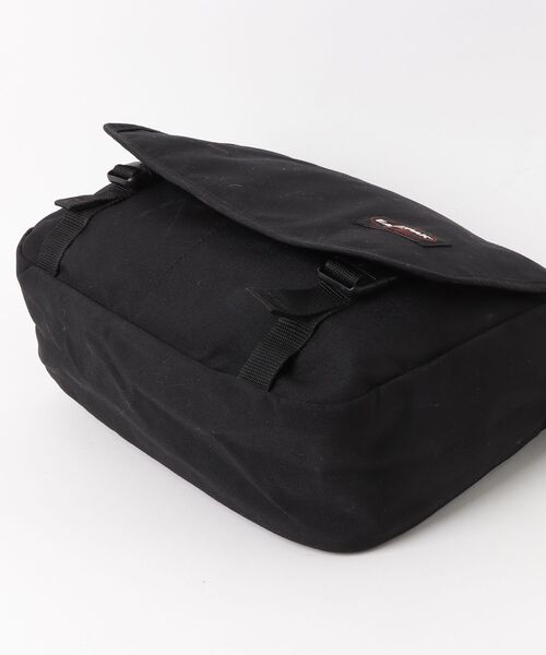 「EASTPAK」 ワンポイントメッセンジャーバッグ - ブラック メンズ_画像3