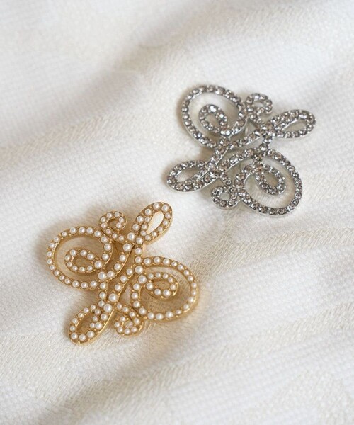 ANAYI（アナイ） ブローチ ロゴモチーフビジューブローチ レディース