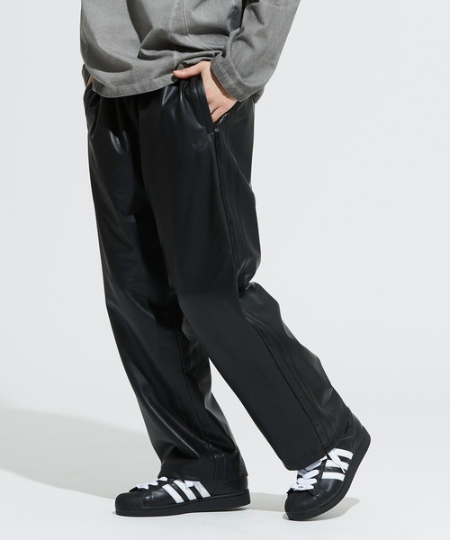 国内配送★adidas★プレミアム フェイクレザートラックパンツ 国内配送☆adidas☆プレミアム フェイクレザートラックパンツ
