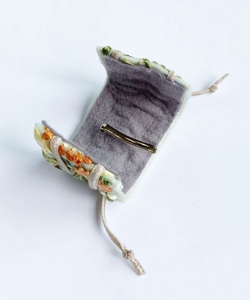 Zoule ヘアピン ゾーラ：embroidery cuff72 フラワー刺繍