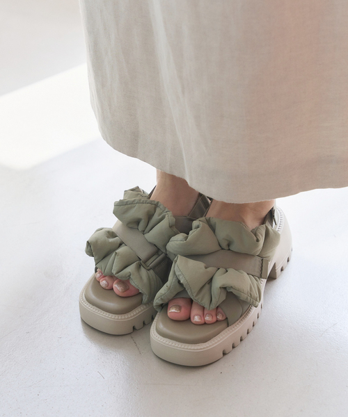 【新品】LE TALONフリルクロススリングバックサンダル 田久保夏鈴コラボ 追加》KARIN TAKUBO×LE TALONフリルクロススリングバック