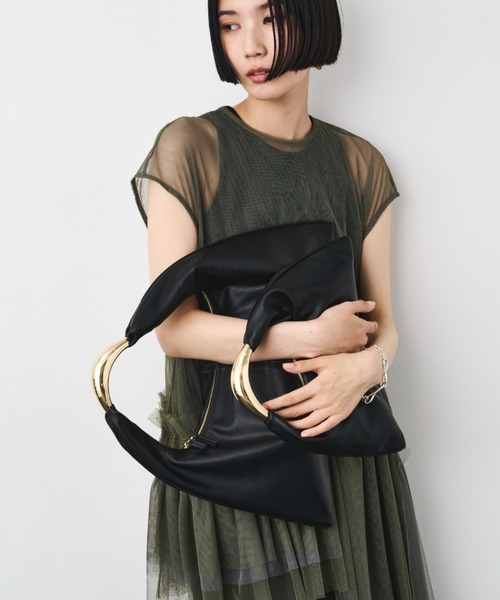 【on】LE VERNIS Sculpture triangle bag Le Vernis（ル・ベルニ） ショルダーバッグ バッグ LE VERNIS(ル