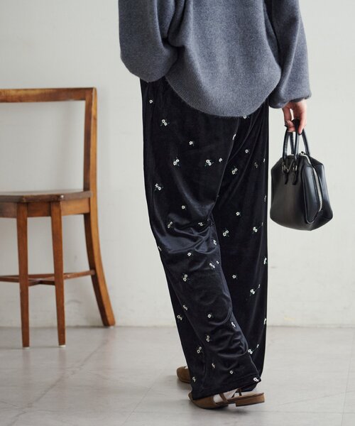 Discoat（ディスコート） パンツ ベロア刺繍イージーパンツ レディース