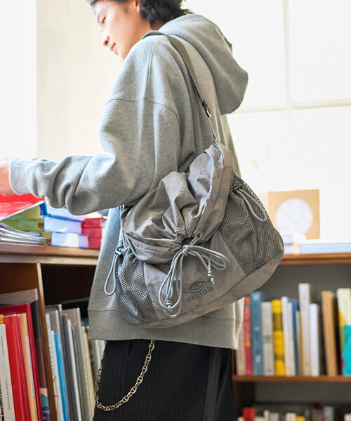 umbro（アンブロ） ショルダーバッグ FREE グレー メンズ : ZOZOTOWN 