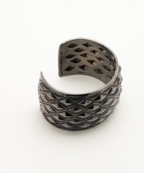 バングル 「Indian Jewelry/インディアンジュエリー」アーロンワイドバングル w/ブラックロジウムコーディング メンズ レディースの画像