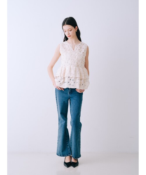 ブラウス シャツ フラワーモチーフペプラムブラウス　夏服　フェミニン　きれいめ　大人　ノースリーブ　タンクトップ レディースの画像