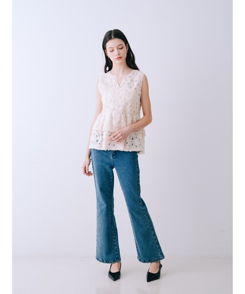 ブラウス シャツ フラワーモチーフペプラムブラウス　夏服　フェミニン　きれいめ　大人　ノースリーブ　タンクトップ レディースの画像