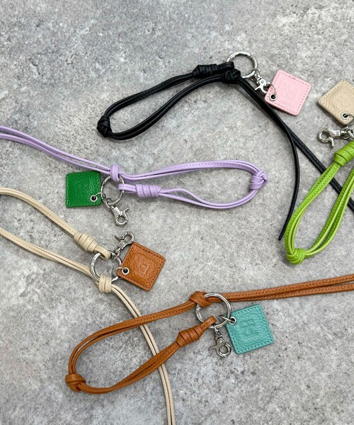 fredy emue（フレディエミュ） チャーム FRロゴ＆タッセルレザー