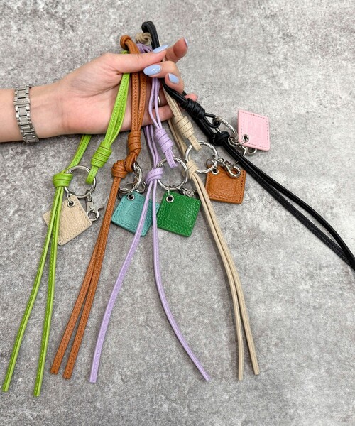 fredy emue（フレディエミュ） チャーム FRロゴ＆タッセルレザー