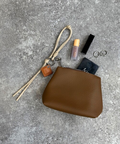 fredy emue（フレディエミュ） チャーム FRロゴ＆タッセルレザー