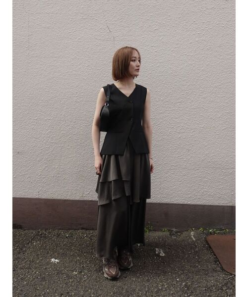 ワンピース ティアードスカートドッキングベストワンピース「セットアップ対応」「夏服」「オフィスカジュアル」の画像