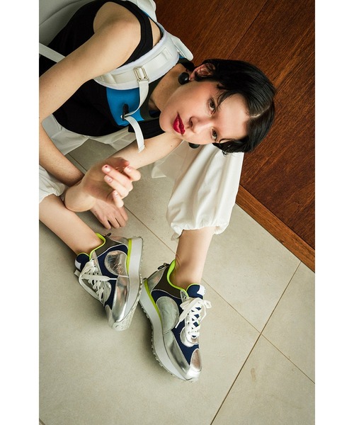 OMMO スニーカー CIRCLE CUTTING METALLIC SNEAKERS レディース