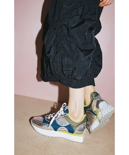 OMMO（オーエムエムオー） スニーカー CIRCLE CUTTING METALLIC