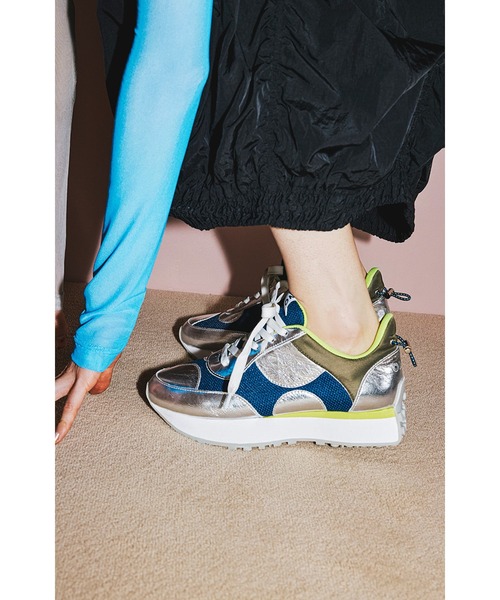 OMMO（オーエムエムオー） スニーカー CIRCLE CUTTING METALLIC