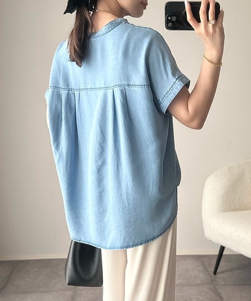 ブラウス シャツ GOLD釦キーネックデニムシャツ レディース GOLD釦キーネックデニムシャツ Emma Taylor│STYLEDOOR スタイルドア