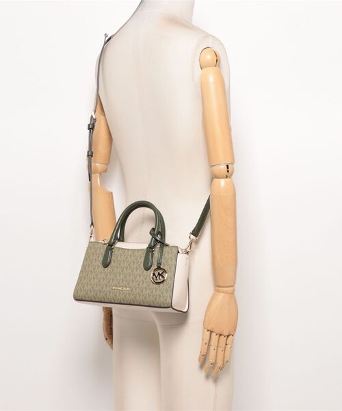 ARDEN トップジップ クロスボディ スモール - MKシグネチャー MICHAEL KORS（マイケルコース） ショルダーバッグ バッグ ARDEN