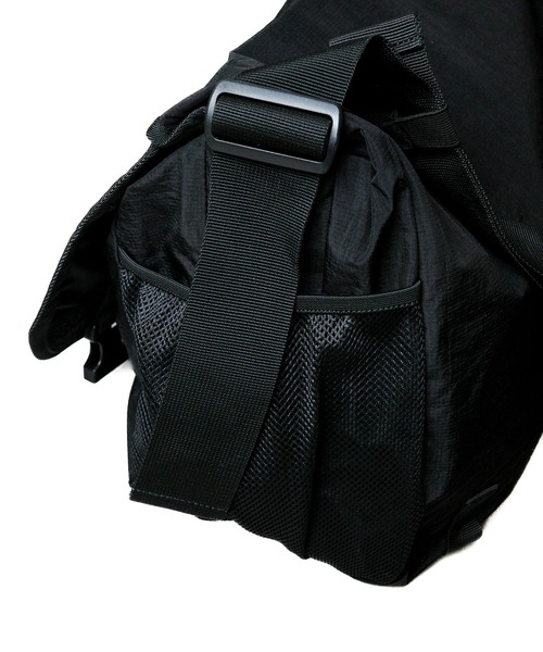 新品未使用 GRAMICCI ブラック メッセンジャーバッグ Gramicci（グラミチ） ショルダーバッグ MESSENGER BAG メンズ