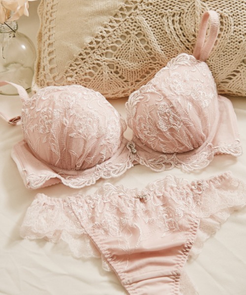 【新品】✰Dior非売品①シャドール②ブラシ③巾着SET✰限定紙袋✰2025 新品】Dior非売品①シャドール②ブラシ③巾着SET✰限定紙袋✰2025