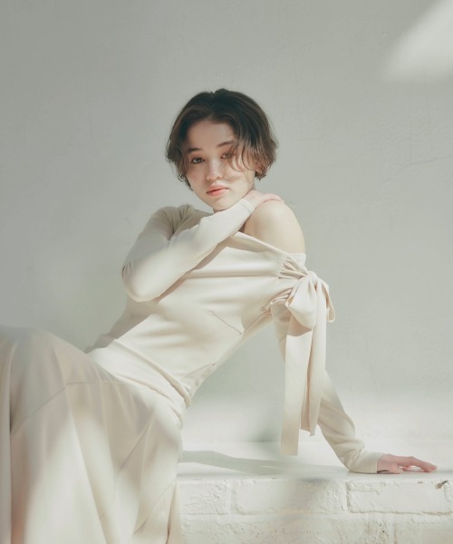 ribbon point off-shoulder dress ノートルエモア ribbon point off-shoulder dress ノートルエモア（Off Shoulder