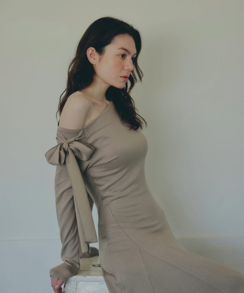 ribbon point off-shoulder dress ノートルエモア ribbon point off-shoulder dress ノートルエモア（Off Shoulder