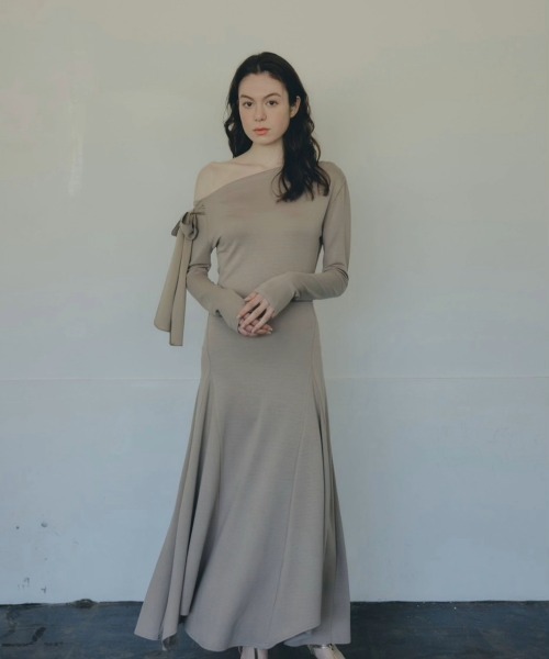 NOTRE emor ワンピースoneshoulder ribbon dress NOTRE emor ワンピースoneshoulder ribbon dress｜one shoulder ribbon