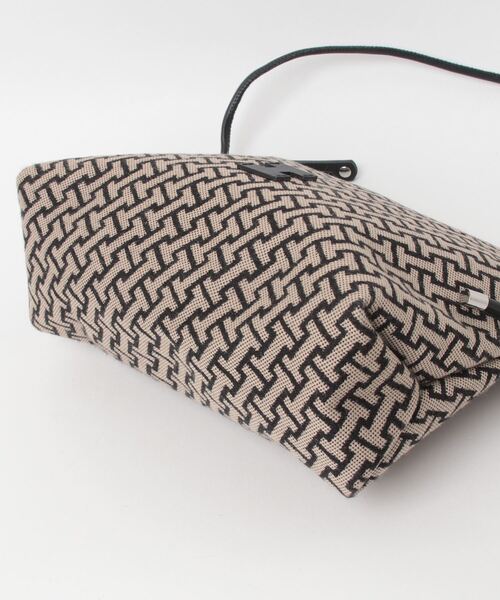 IACUCCI（イアクッチ） モノグランマ ショルダーバッグ - ブラック