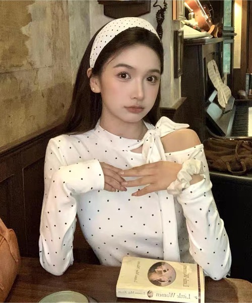 AsheKsha tシャツ ドット柄ストラップ付きオフショルダー長袖Tシャツ