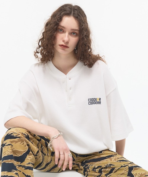 CODDERR tシャツ 「CODDERR」ロゴ刺繍 ドローコード ヘンリーネック