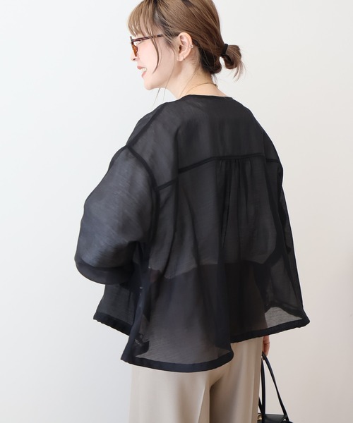 美品 マルティニーク 上品 オーガンジー シアー ノーカラーブルゾン ブラック 軽やかさと気品を纏う。シアーオーガンジーノーカラーブルゾン