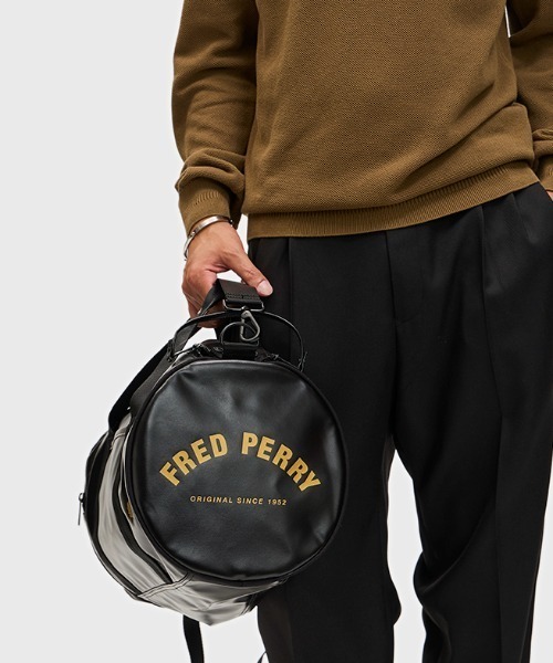 FRED PERRY クラシックバレルバッグ　ドラムバック　黒 FRED PERRY ドラムバッグ Tonal Classic Barrel Bag／トーナル