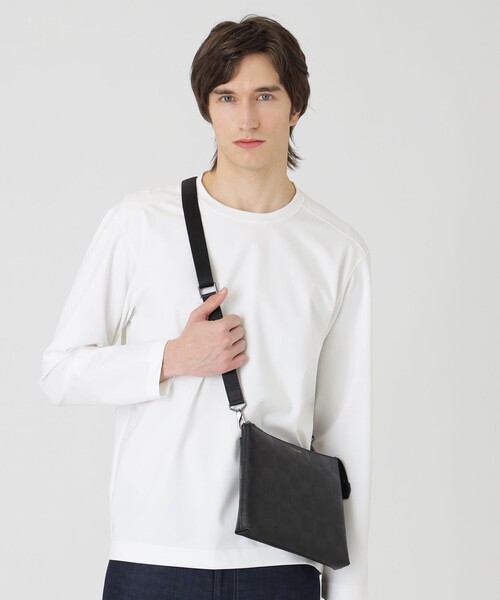 BLACK LABEL CRESTBRIDGE ショルダーバッグ エンボスチェック