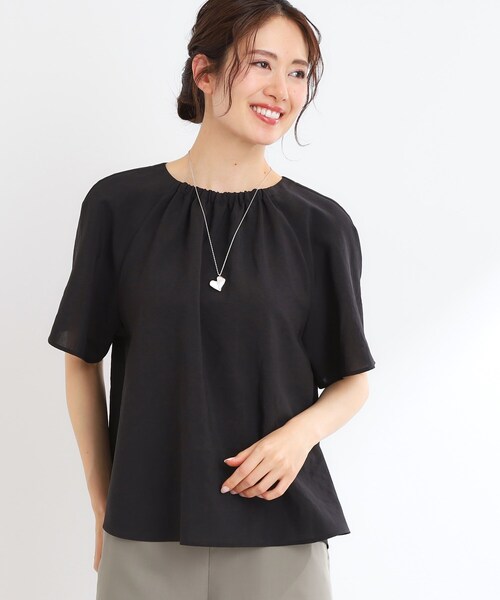 ブラウス シャツ 「夏SALE／UVカット／接触冷感／マシンウォッシュ可／吸水速乾／セットアップ可／夏の通勤におすすめ」ネックギャザータックブラウス