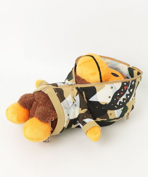 デイバック リュック STAR OVERPRINT 1ST CAMO BABY MILO PLUSH DOLL BACKPACK レディース メンズの画像
