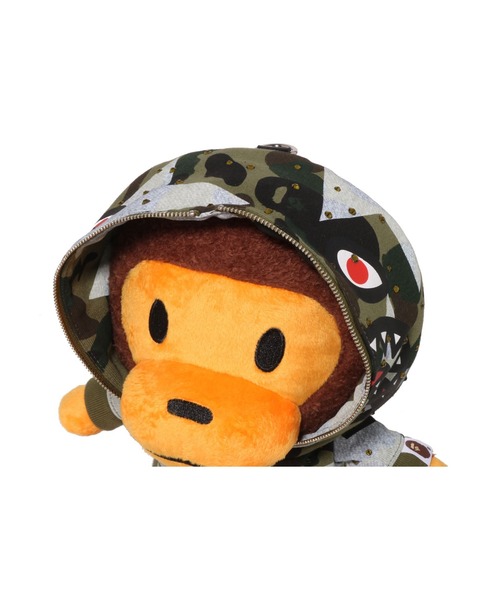 デイバック リュック STAR OVERPRINT 1ST CAMO BABY MILO PLUSH DOLL BACKPACK レディース メンズの画像