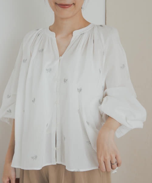 美品　yori ラメクローバーパフブラウス 38 yori ラメクローバーパフブラウス 38