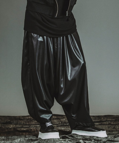 ノーアイディー　NO ID ブラック サルエルパンツ 新品タグ付き 30%OFF【NO ID.(ノーアイディー)】ｻﾙｴﾙｶｰｺﾞﾄﾗｳｻﾞｰｽﾞ パンツ(457006