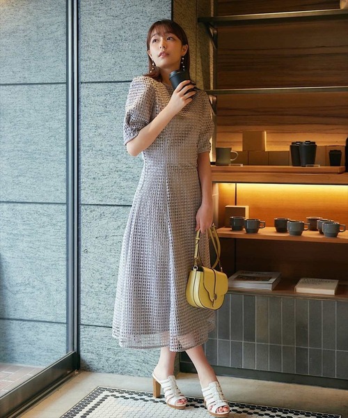 「SWINGLE」 半袖ワンピース MEDIUM ベージュ レディース_画像2