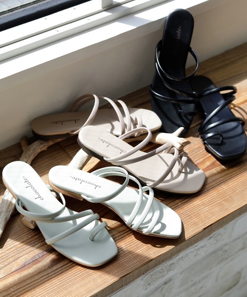 FERRAGAMO ブラックストラップサンダル
