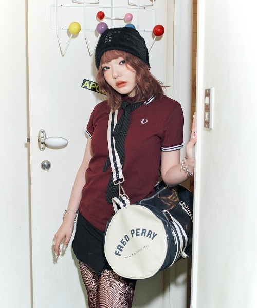 FRED PERRY（フレッドペリー） スポーツバッグ Classic Barrel Bag