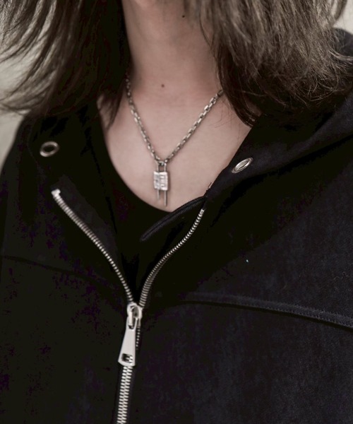 新品CD　ARTIFACTS パーカー付き付き初回限定盤 新品CD ARTIFACTS パーカー付き付き初回限定盤