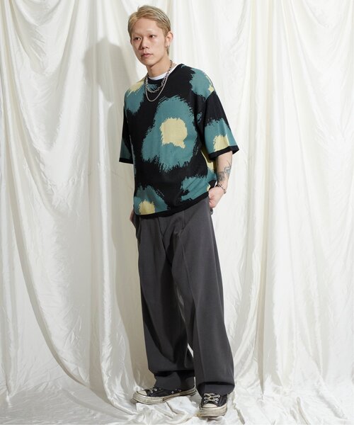 NO NEED（ノーニード） tシャツ フラワーペイントニットTシャツ 総柄