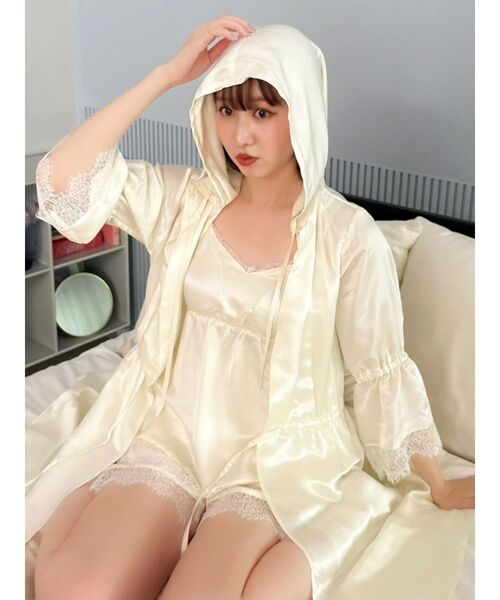 最終値下げdazzlin 吉田朱里 UVコンパクトパーカー 着るだけエステ 吉田朱里】UVコンパクトパーカー[品番：MKSW0066181]｜dazzlin