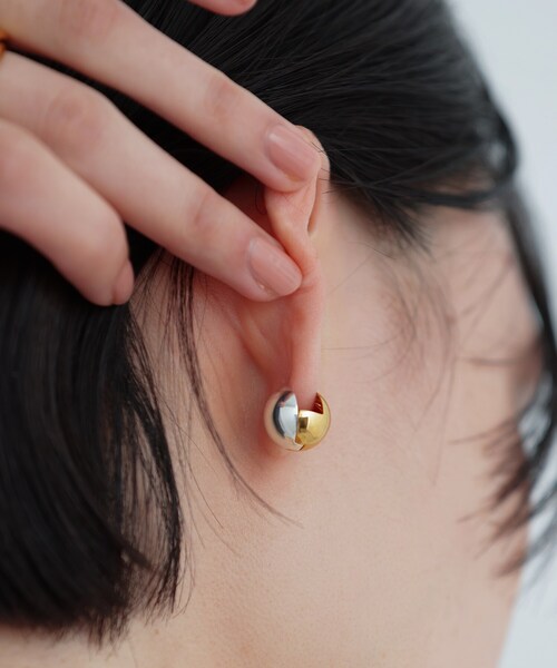 ピアス シルバー コンビカラー ハギーピアス ボールS レディースの画像