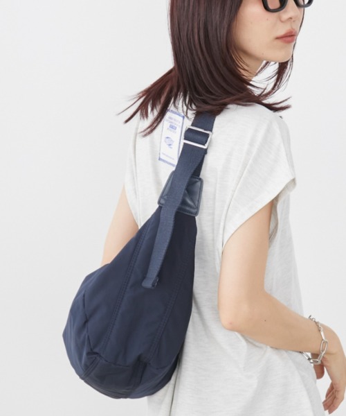 Auntie Rosa Holiday ショルダーバッグ バッグ 「軽量素材